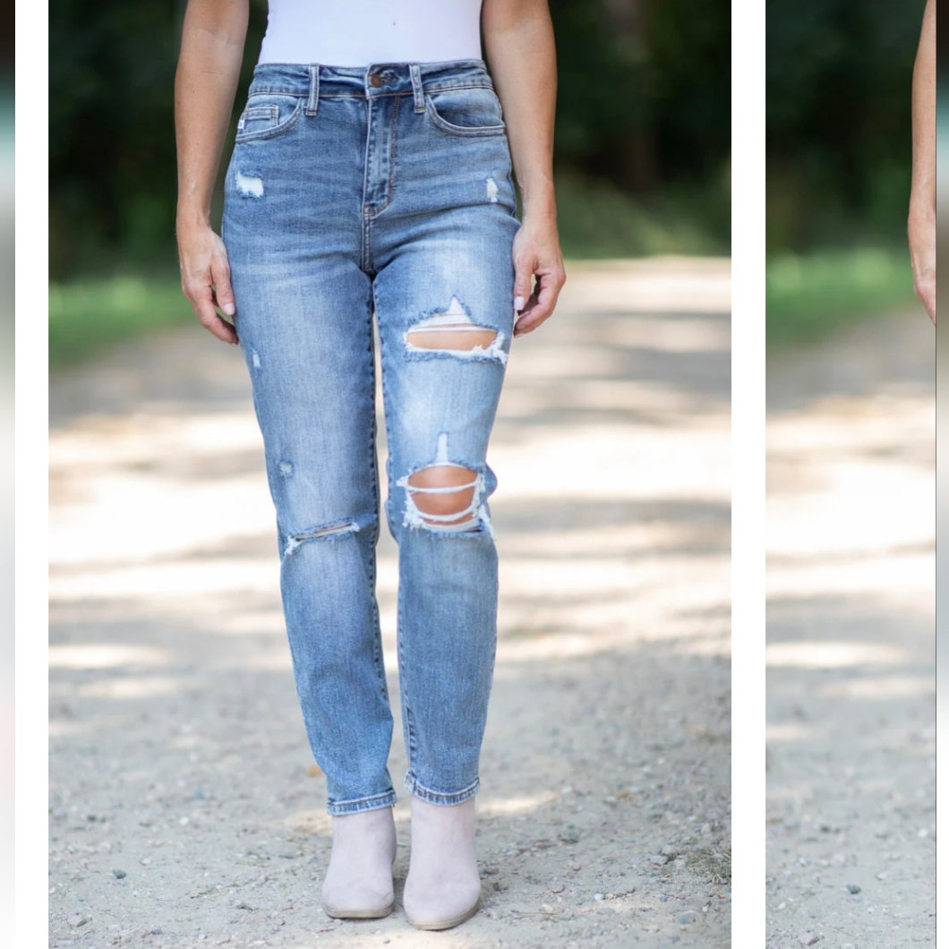 Judy Blue Medium Wash Distressed Knee Jeans- 22w